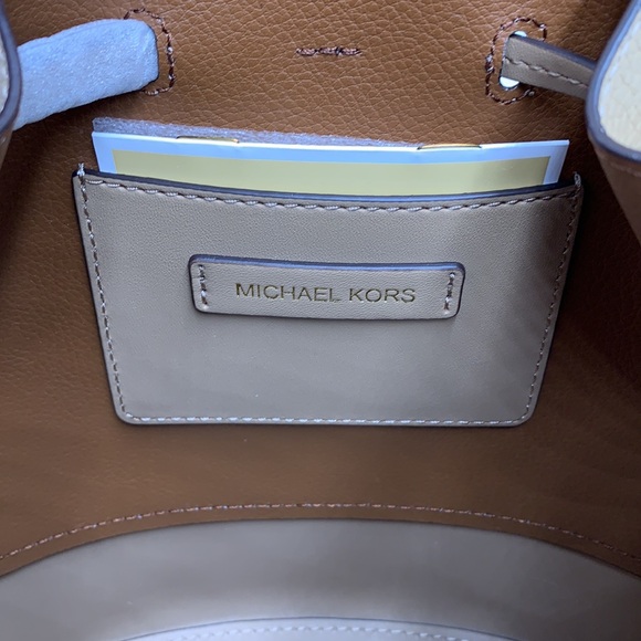 MICHAEL KORS REED MEDIUM BELTED BACKED MESSENGER CROSSBODY CAMEL COLOR - Picture 10 of 12